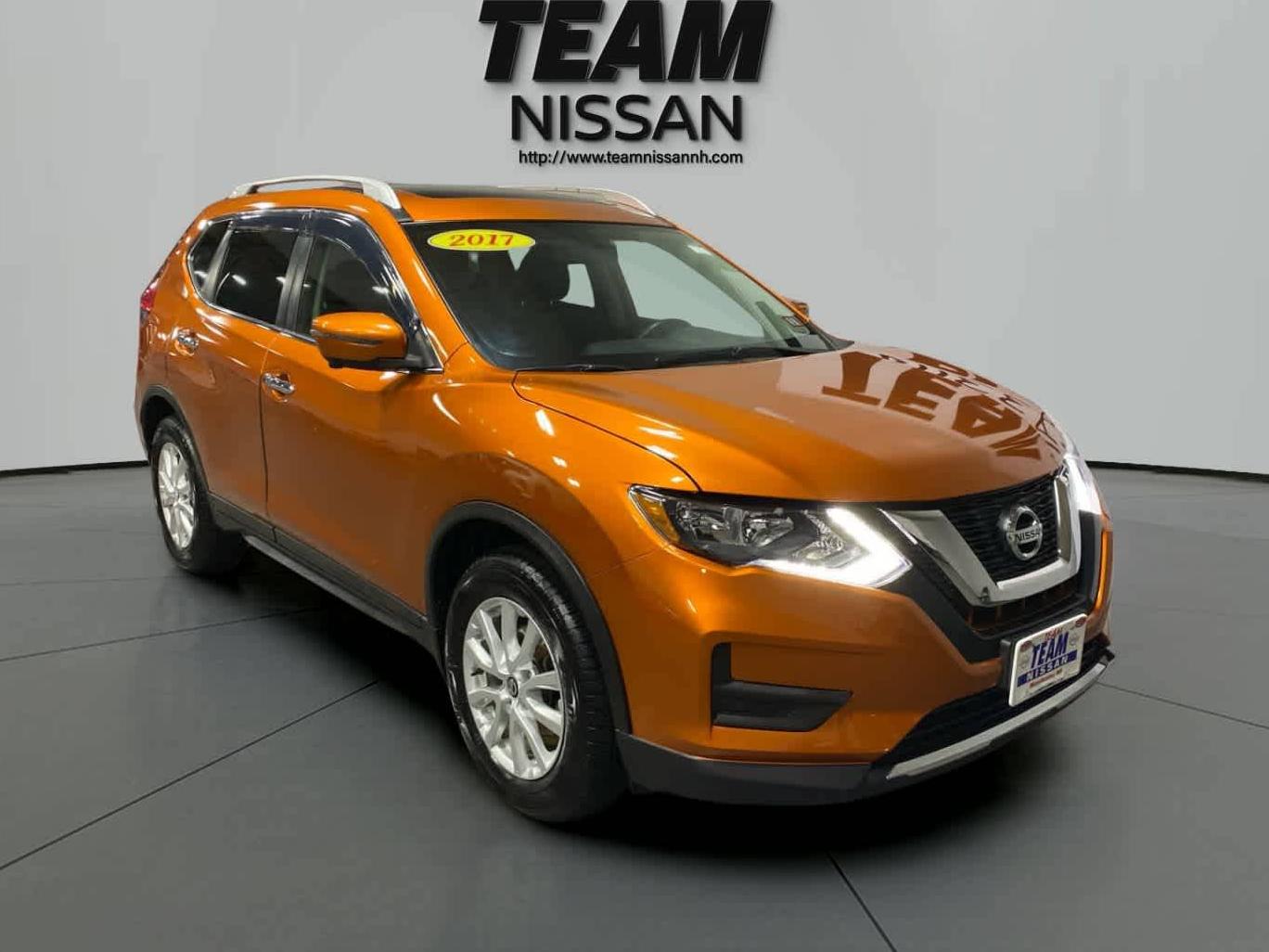 NISSAN ROGUE 2017 JN8AT2MV4HW020620 image