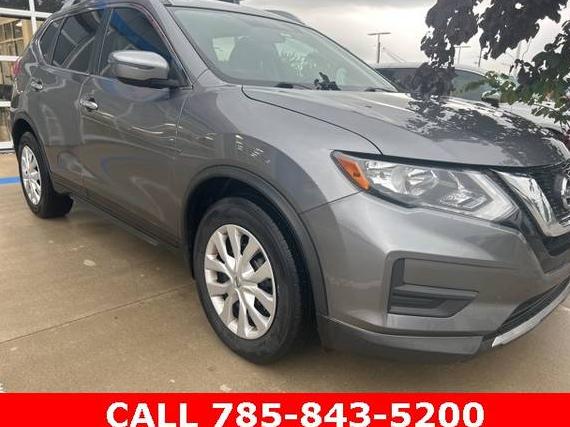 NISSAN ROGUE 2017 KNMAT2MT2HP523311 image