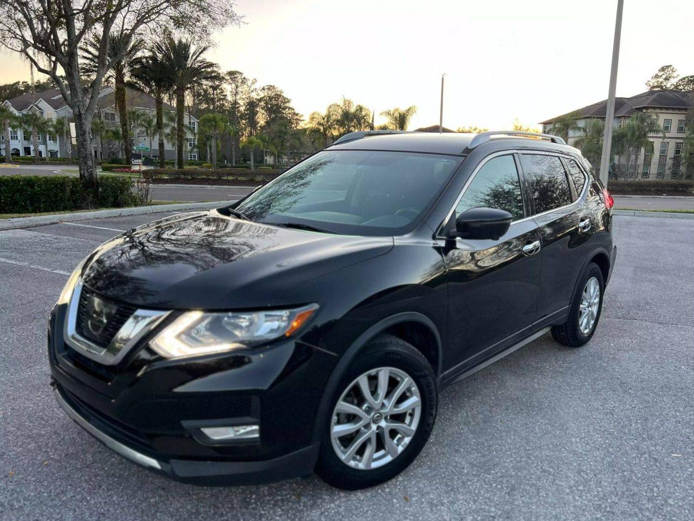 NISSAN ROGUE 2017 5N1AT2MT8HC890216 image