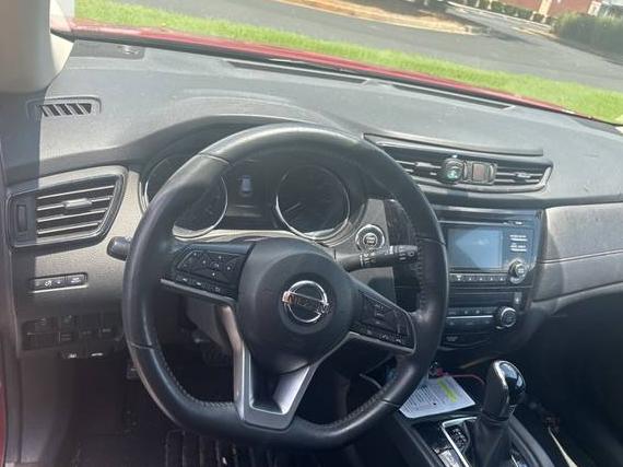 NISSAN ROGUE 2017 5N1AT2MV1HC819375 image