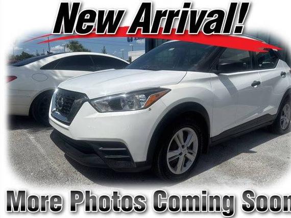 NISSAN KICKS 2018 3N1CP5CU3JL526442 image