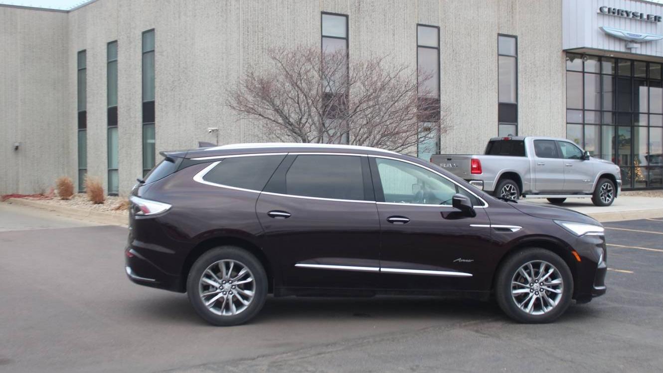 BUICK ENCLAVE 2023 5GAEVCKW9PJ163732 image