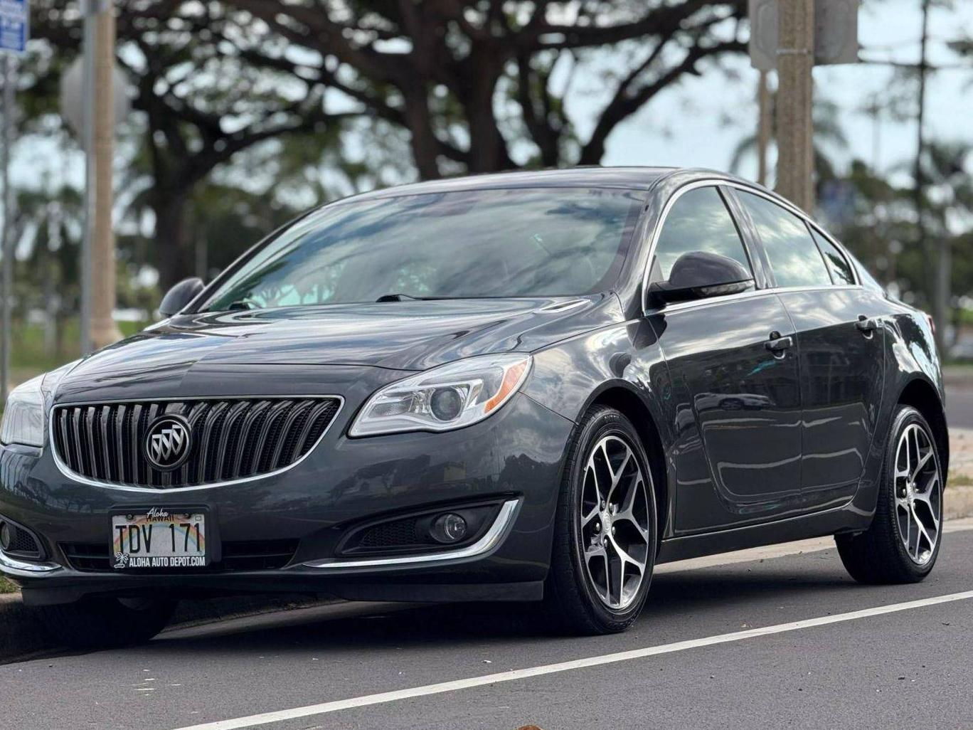 BUICK REGAL 2017 2G4GL5EX4H9130045 image