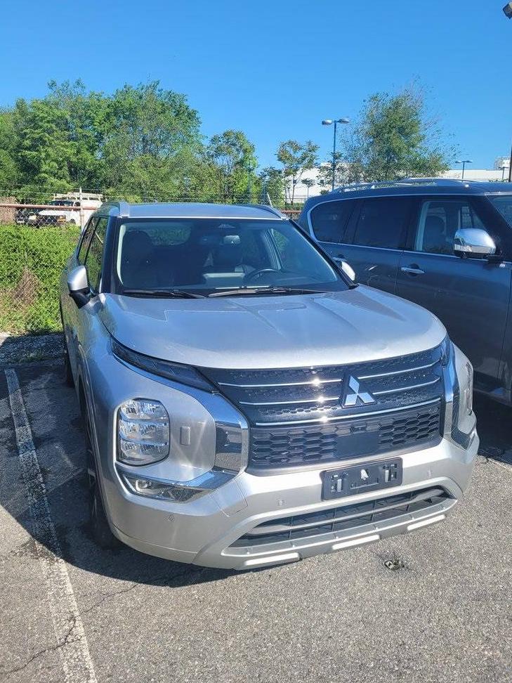MITSUBISHI OUTLANDER 2023 JA4T5VA96PZ060728 image