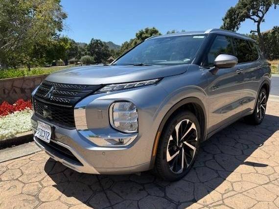 MITSUBISHI OUTLANDER 2023 JA4T5VA95PZ062793 image