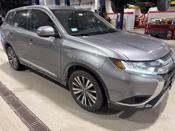 MITSUBISHI OUTLANDER 2019 JA4AZ3A39KZ012399 image