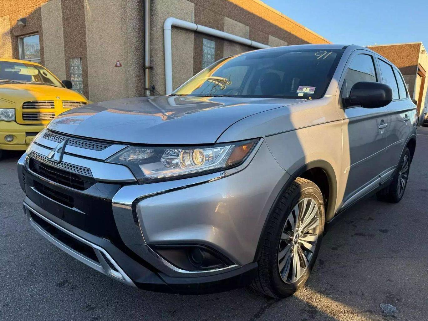 MITSUBISHI OUTLANDER 2019 JA4AZ3A36KZ012991 image