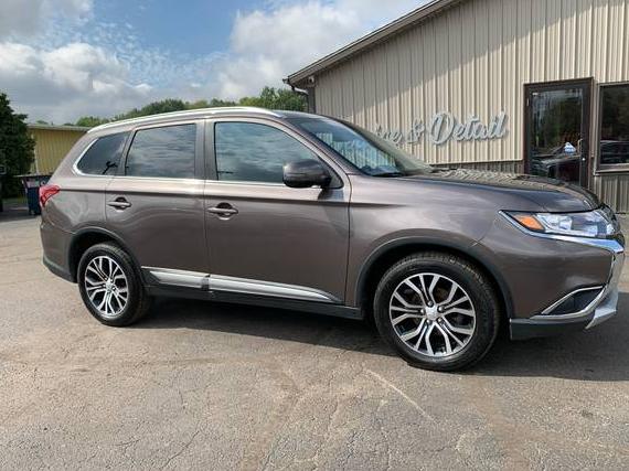 MITSUBISHI OUTLANDER 2018 JA4AD3A37JZ066877 image