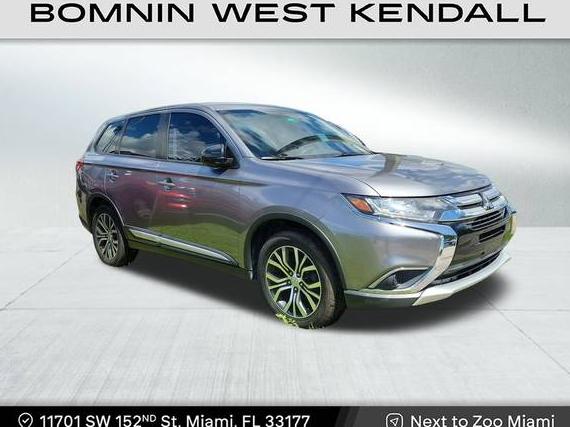 MITSUBISHI OUTLANDER 2018 JA4AD2A38JZ060869 image