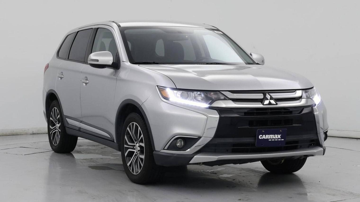 MITSUBISHI OUTLANDER 2018 JA4AD3A3XJZ023120 image