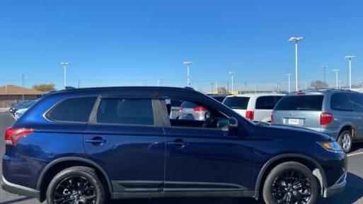 MITSUBISHI OUTLANDER 2018 JA4AZ3A37JZ050082 image