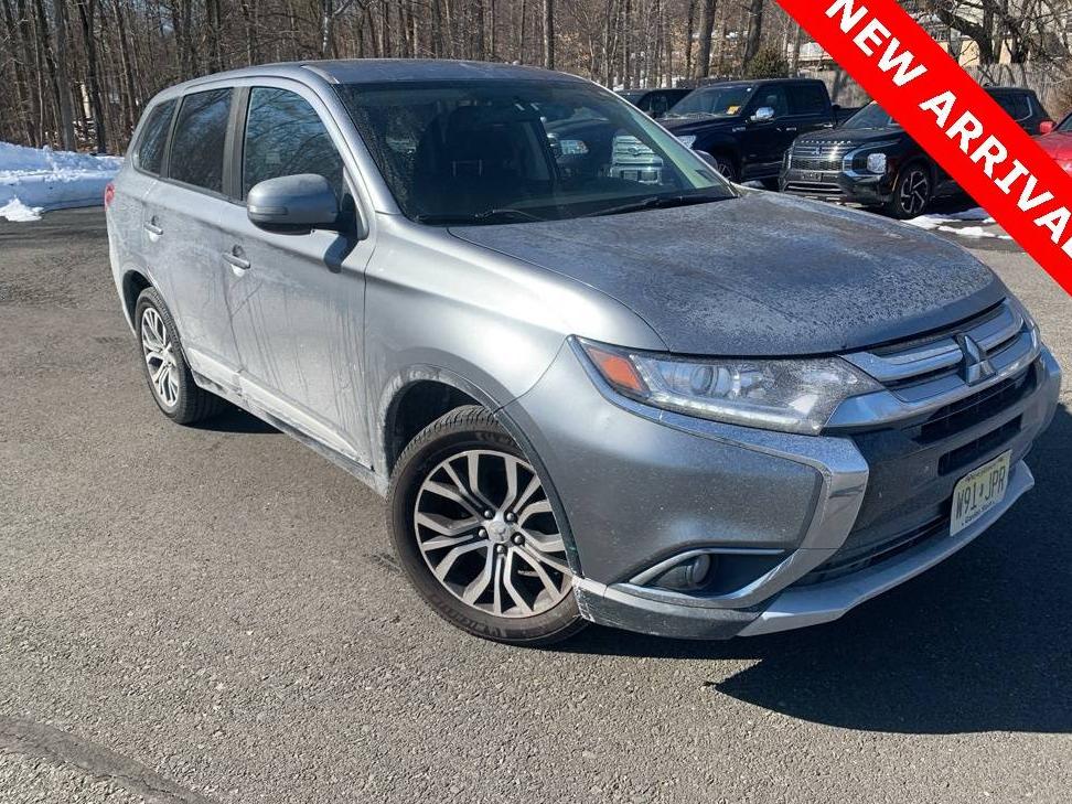 MITSUBISHI OUTLANDER 2017 JA4AZ3A33HZ015422 image