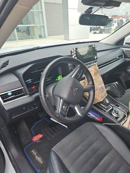 MITSUBISHI OUTLANDER 2024 JA4T5VA96RZ046007 image