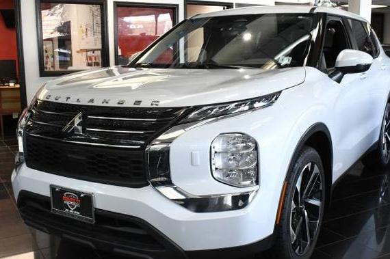 MITSUBISHI OUTLANDER 2022 JA4J4TA85NZ041073 image