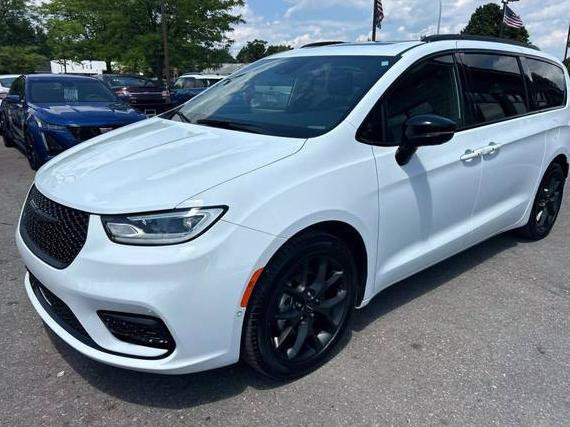 CHRYSLER PACIFICA 2023 2C4RC1GGXPR561989 image