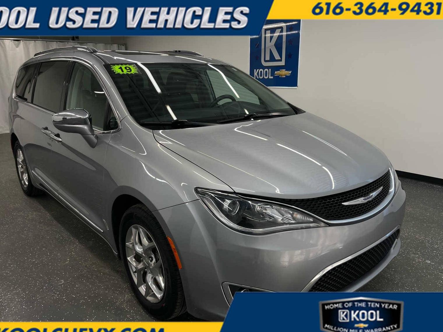 CHRYSLER PACIFICA 2019 2C4RC1GG5KR741874 image