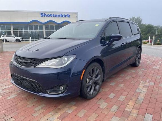 CHRYSLER PACIFICA 2018 2C4RC1FG3JR263339 image