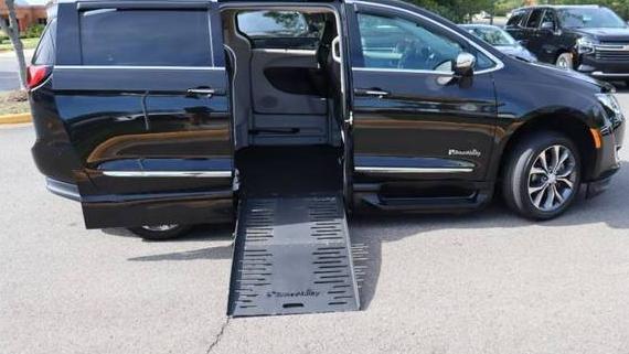 CHRYSLER PACIFICA 2018 2C4RC1GG6JR365457 image