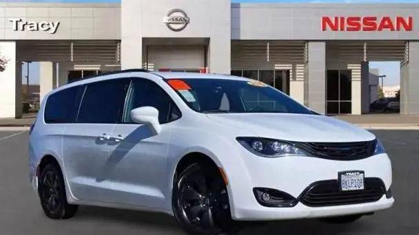 CHRYSLER PACIFICA 2018 2C4RC1GGXJR272330 image