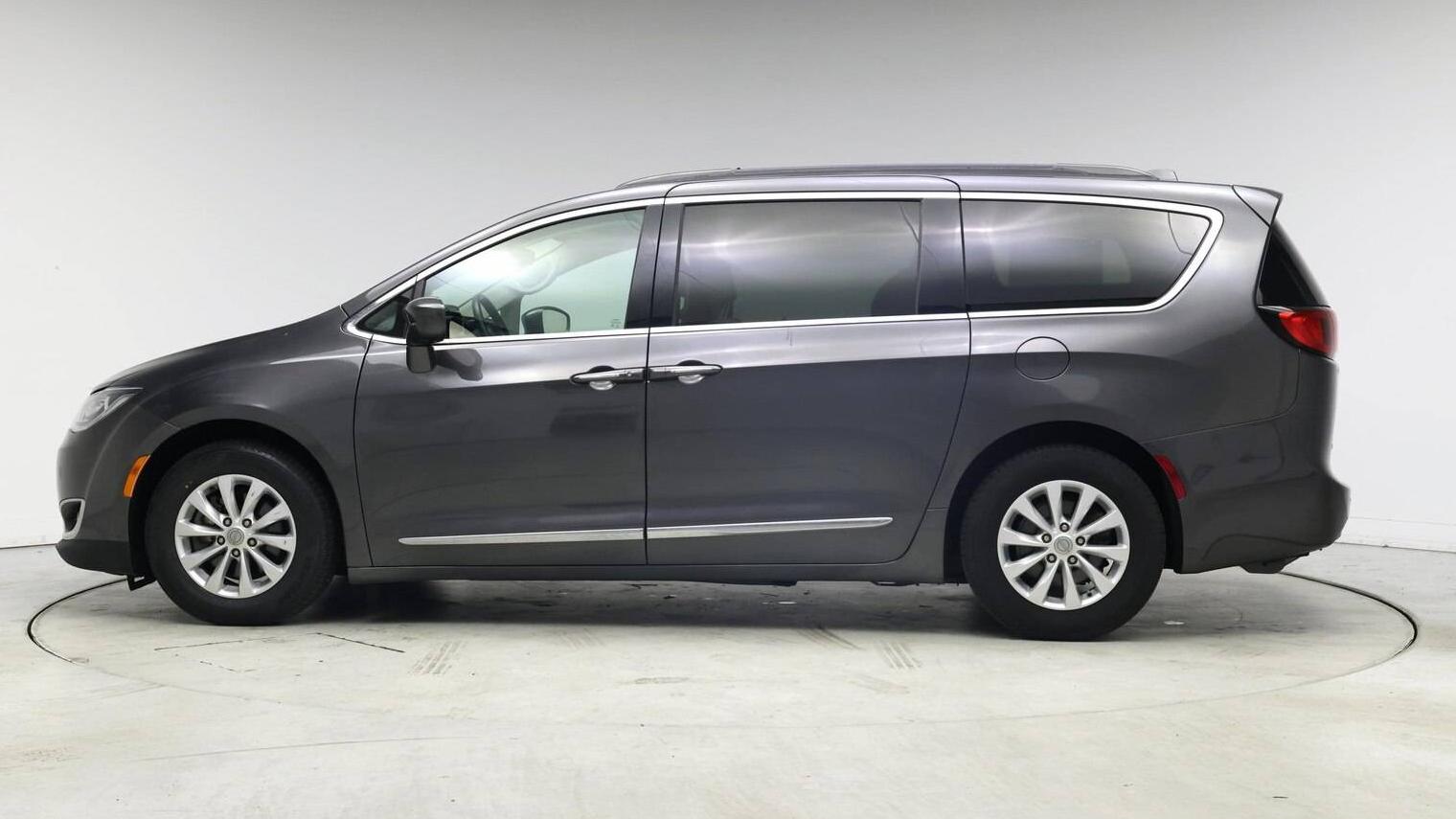 CHRYSLER PACIFICA 2017 2C4RC1BG6HR777881 image