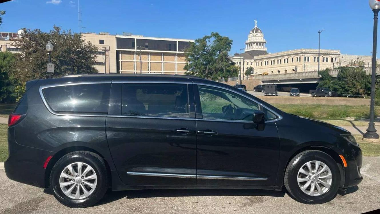 CHRYSLER PACIFICA 2017 2C4RC1BG2HR621773 image