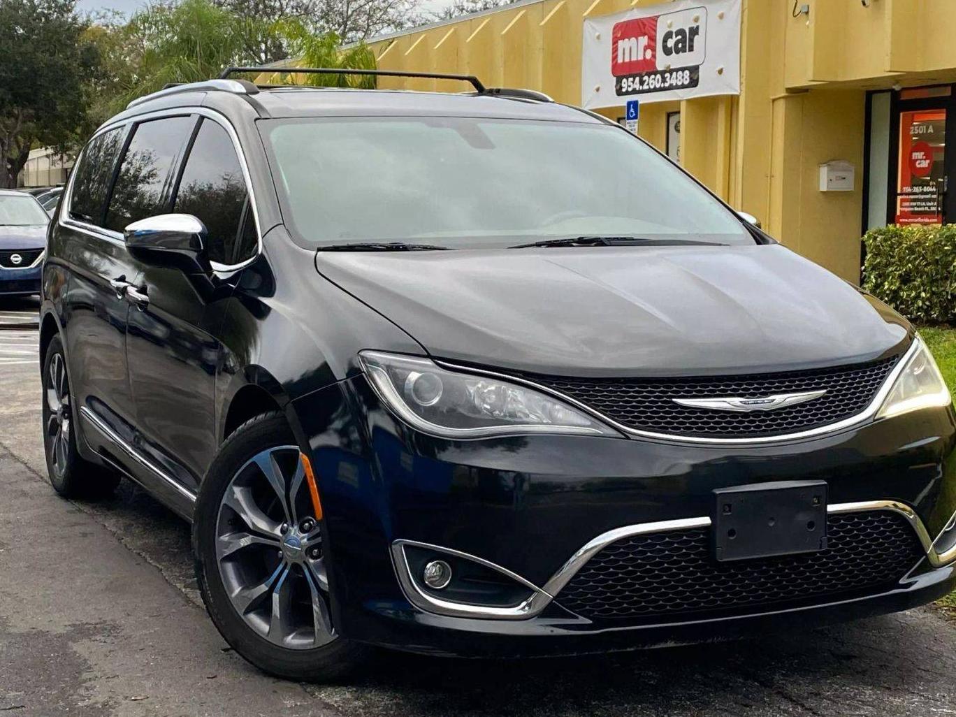 CHRYSLER PACIFICA 2017 2C4RC1GGXHR553909 image