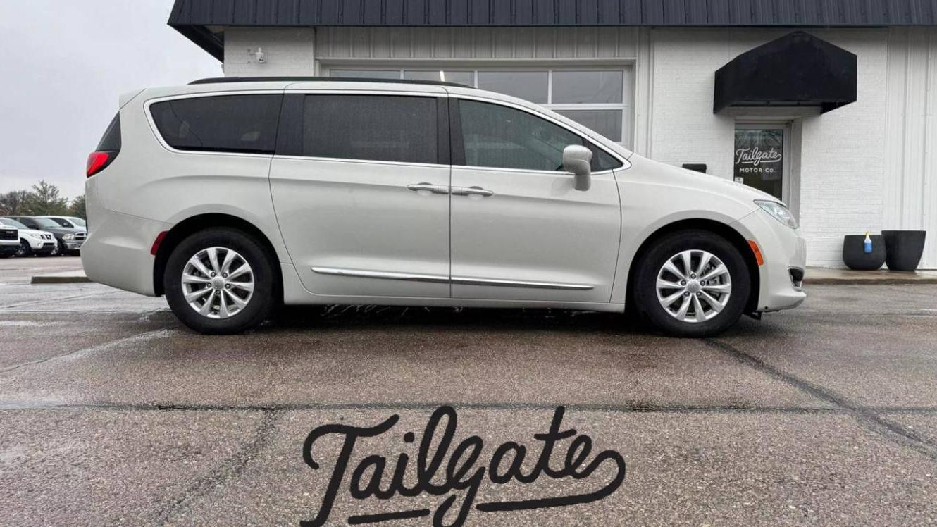 CHRYSLER PACIFICA 2017 2C4RC1BGXHR729073 image