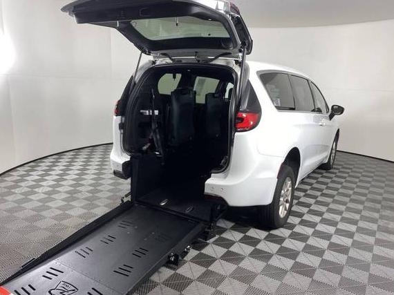 CHRYSLER PACIFICA 2024 2C4RC1FG7RR113200 image