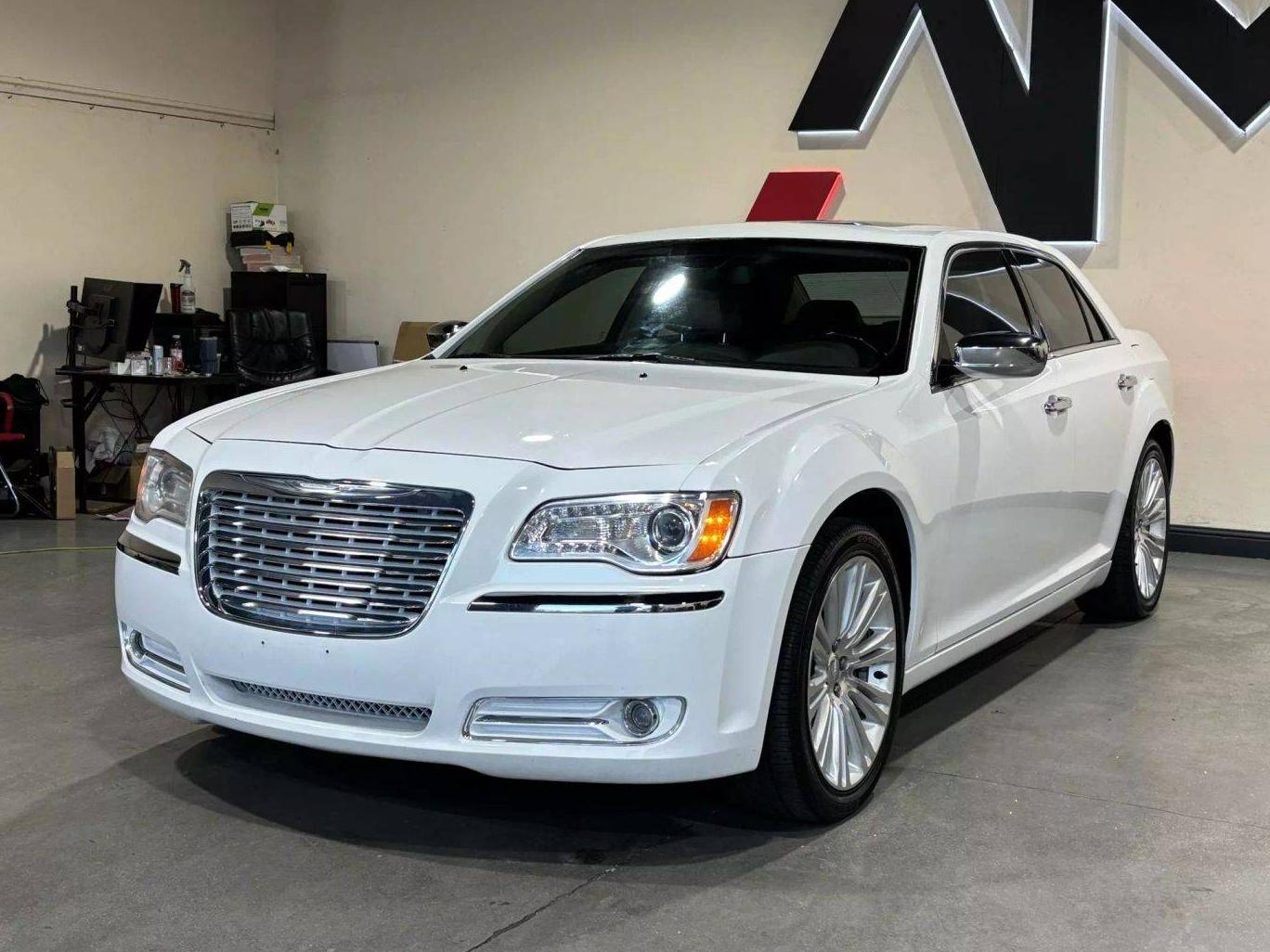 CHRYSLER 300C 2011 2C3CA6CT8BH522963 image