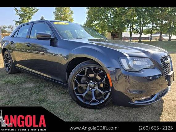 CHRYSLER 300 2019 2C3CCABG5KH559812 image
