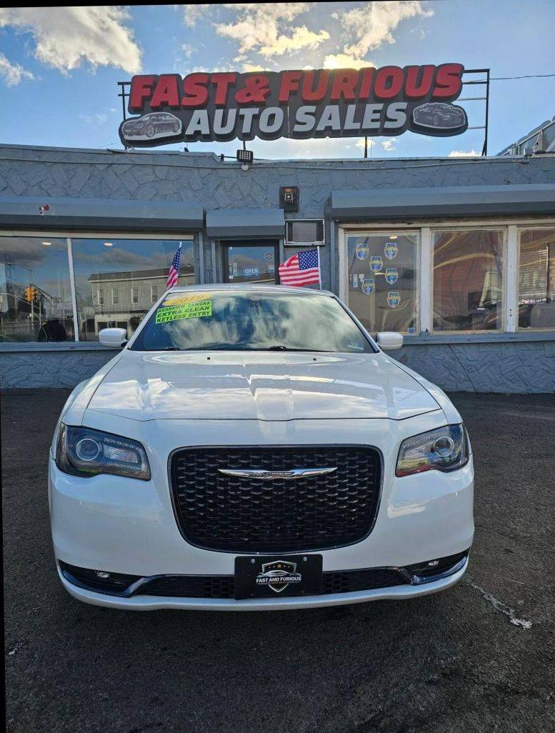 CHRYSLER 300 2019 2C3CCABG1KH515645 image