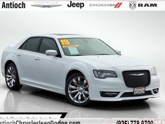 CHRYSLER 300 2019 2C3CCABT3KH679086 image CHRYSLER 300 2019 2C3CCABT3KH679086 image