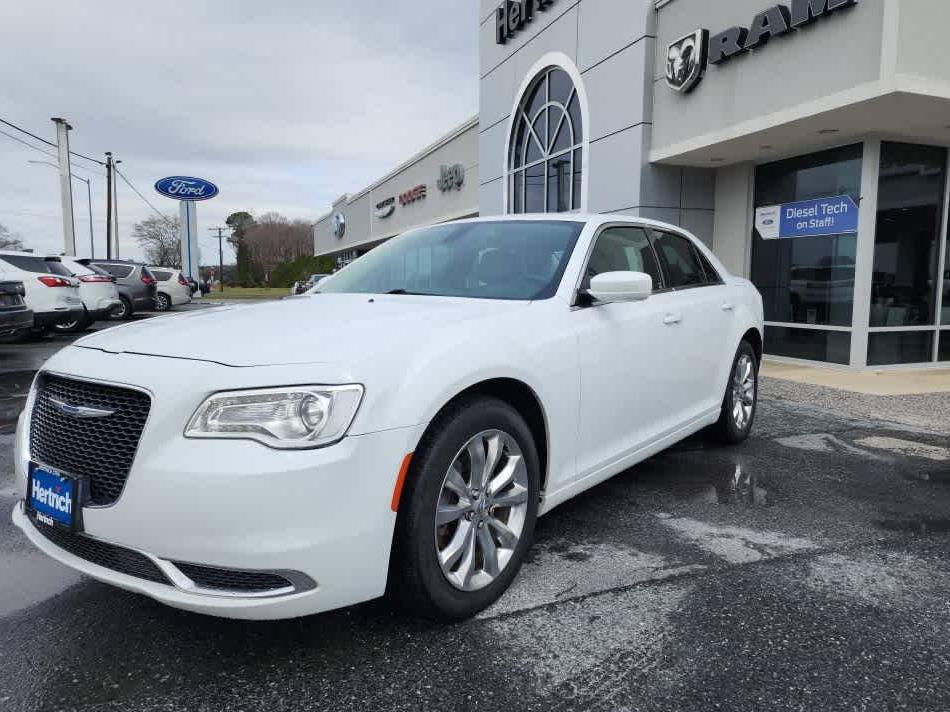 CHRYSLER 300 2018 2C3CCARG1JH165535 image