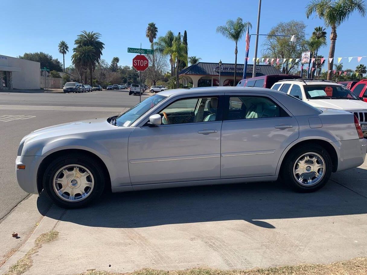 CHRYSLER 300 2005 2C3AA53G05H153590 image