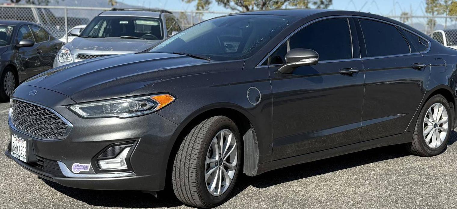 FORD FUSION 2019 3FA6P0SU2KR176241 image