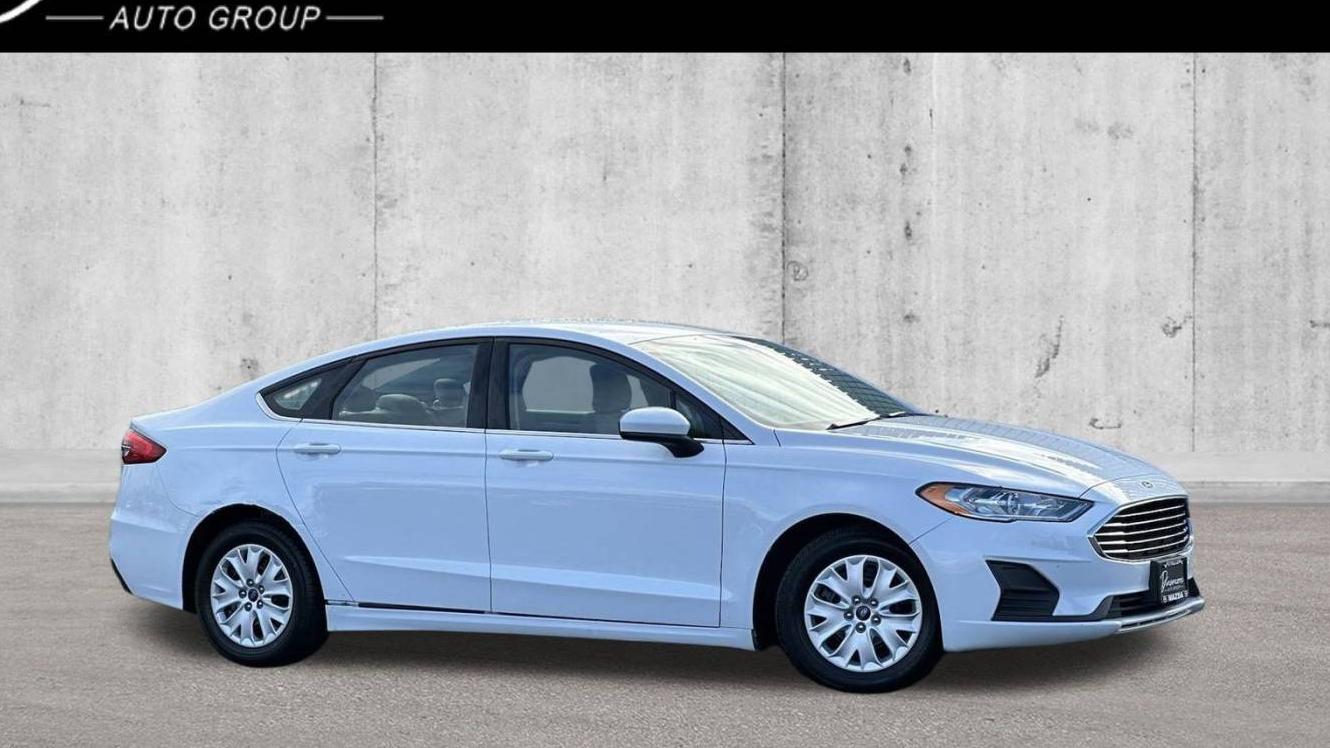 FORD FUSION 2019 3FA6P0G74KR252304 image