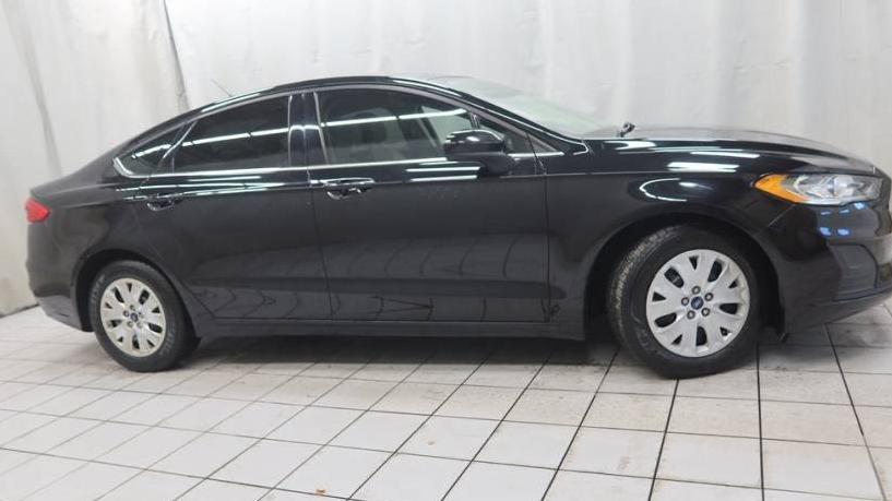 FORD FUSION 2019 3FA6P0G73KR113765 image