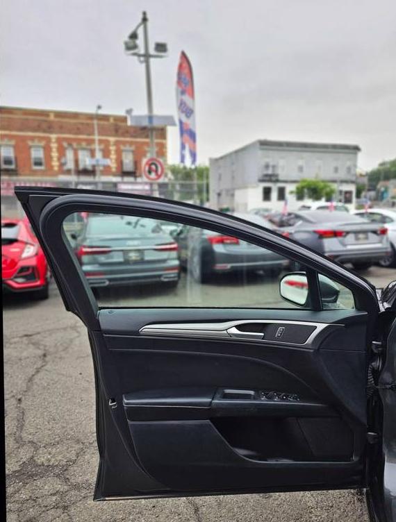 FORD FUSION 2019 3FA6P0HD9KR275789 image