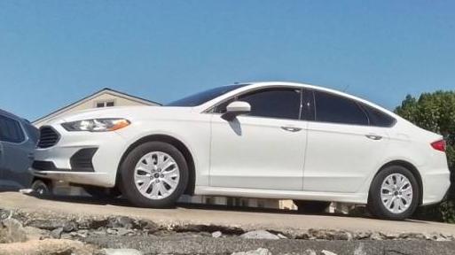 FORD FUSION 2019 3FA6P0G71KR122481 image