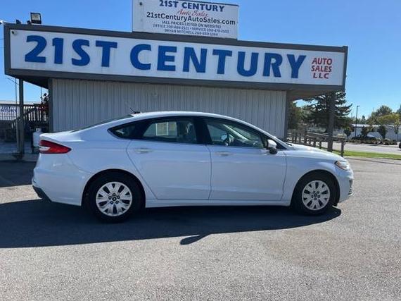 FORD FUSION 2019 3FA6P0G77KR284230 image