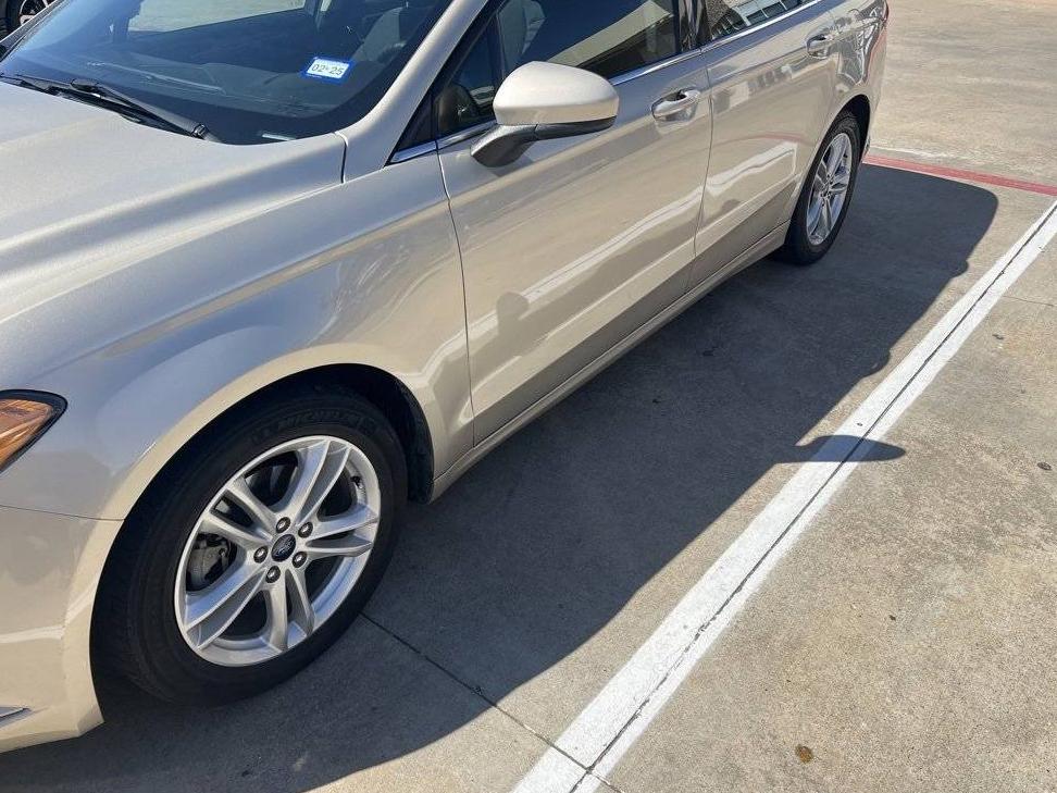 FORD FUSION 2018 3FA6P0H75JR125106 image