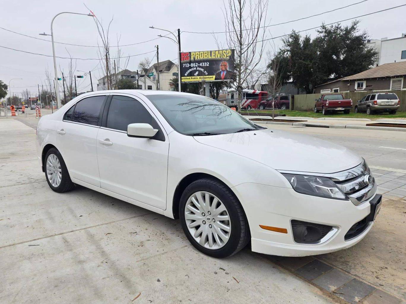 FORD FUSION 2011 3FADP0L32BR256359 image