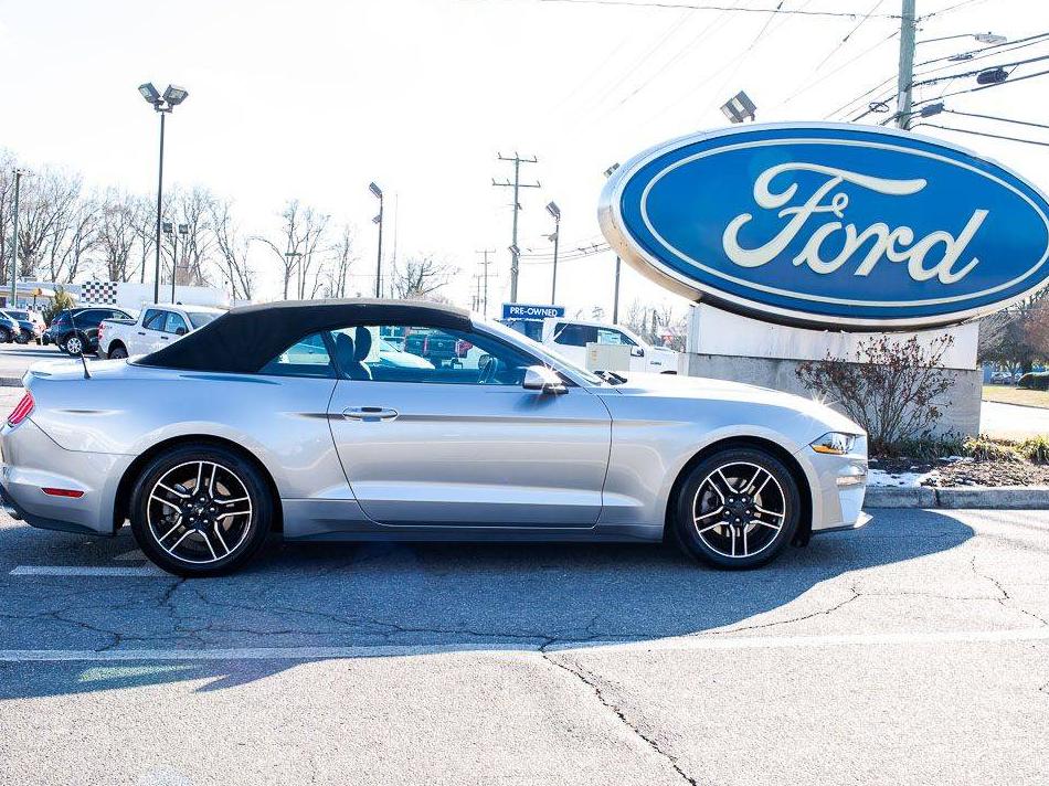 FORD MUSTANG 2022 1FATP8UHXN5102672 image