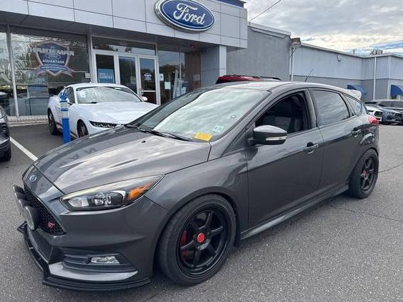 FORD FOCUS 2016 1FADP3L96GL324061 image