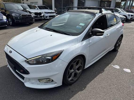 FORD FOCUS 2016 1FADP3L96GL368027 image