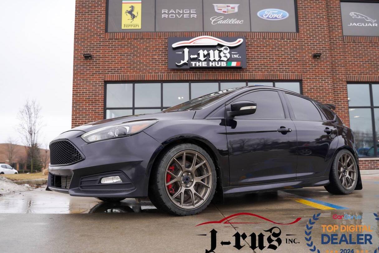 FORD FOCUS 2018 1FADP3L96JL296656 image