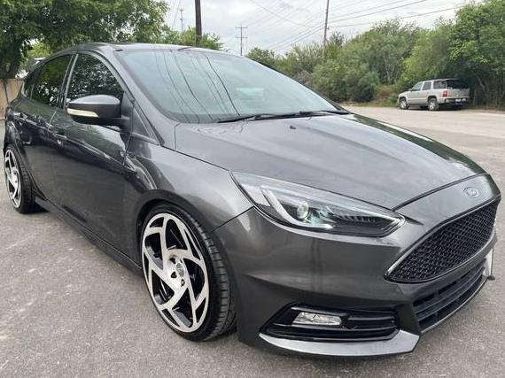 FORD FOCUS 2018 1FADP3L96JL220676 image