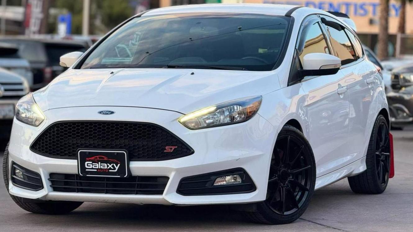 FORD FOCUS 2018 1FADP3L9XJL211866 image