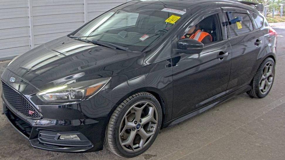 FORD FOCUS 2018 1FADP3L94JL245639 image