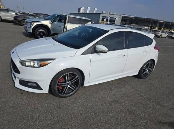 FORD FOCUS 2017 1FADP3L94HL314713 image